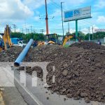 Reparan fuga de agua en una de las vías de la Rotonda Centroamérica, Managua Reparan fuga de agua en una de las vías de la Rotonda Centroamérica, Managua