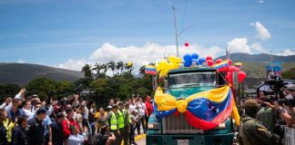 Presidente de Colombia, acudió al paso fronterizo