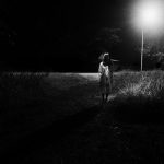 ¿De ultratumba? Aparece un ente de blanco en calles de San Marcos (VIDEO) Imagen de una mujer fantasmal (REFERENCIA)