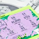 Terminó ganando medio millón de dólares en la lotería