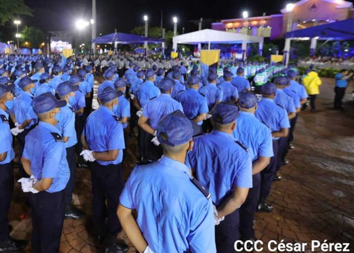 PN-Daniel-2 Presidente de Nicaragua, Daniel Ortega, en acto del 43 aniversario de la Policía Nacional