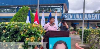 UNI-RUPAP deposita ofrenda floral en monumento Cmdt. Pedro Aráuz Palacios