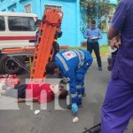 Managua: Una joven en camioneta atropella a «cincuentón» en moto Accidente de tránsito en el Reparto San Juan, Managua
