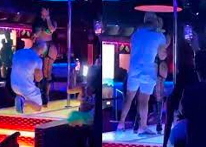 amor Clientes fueron testigos de una romántica escena