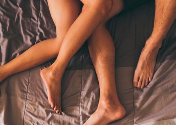 Hacer el amor reduce posibilidades de morir de una enfermedad del corazón