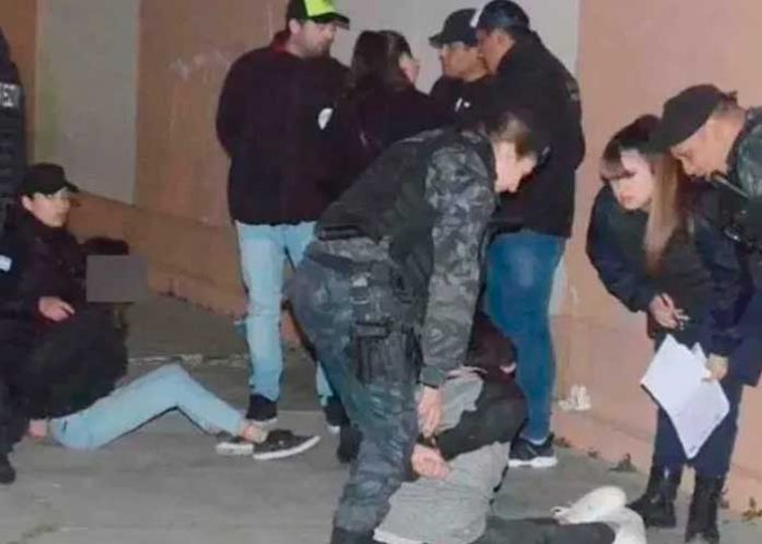 Apuñalan a compañera de clases por el amor de 