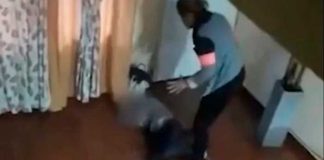 ¡Imágenes sensibles! Violenta paliza le propina a sus hijos en Argentina