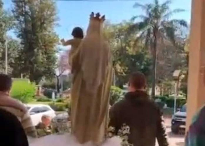 ¡Una señal de Dios! Una virgen se cayó y quedó en pedacitos en Argentina