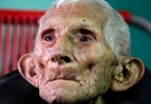 Abuelito murió de tristeza al saber que sus hijos lo abandonaron en asilo El anciano murió en el asilo debido a la tristeza