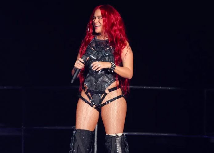 bella Karol G puso el toque sensual con su pantalón