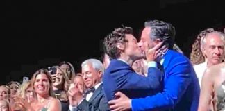 'Un beso' entre Harry y Nick es el detonante en las redes
