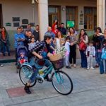 Hermoso gesto: A profe le roban su bicicleta y sus alumnos le regalan una “Una bicicleta para que lleves tu sonrisa a todos lados”