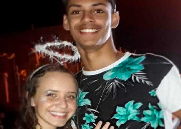 brasil1+ ¡Sangriento! Mató a puñaladas a su novia en Brasil tras revisarle el