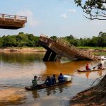 Al menos tres muertos y 14 heridos en Brasil tras el colapso de un puente Al menos tres muertos y 14 heridos en Brasil tras el colapso de un puente