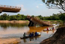 Al menos tres muertos y 14 heridos en Brasil tras el colapso de un puente Al menos tres muertos y 14 heridos en Brasil tras el colapso de un puente