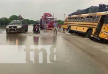 Captan momento cuando bus casi se da vuelta en carretera de Sébaco, Matagalpa