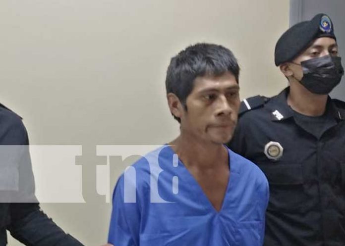 Policía Nacional presente al presunto autor de crimen en el Caribe Sur