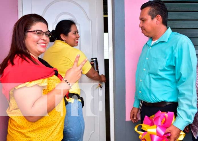¡Clase bendición! Pobladores reciben llaves de sus nuevas viviendas en León