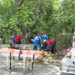 Hombre se precipita a cauce de Managua y resulta con severos golpes Bomberos rescatan a hombre que cayó en un cauce de Managua