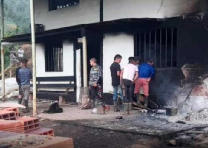 Enardecida multitud linchan a los asesinos de una familia en Colombia