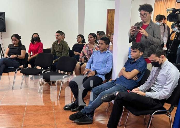 Premiación del concurso de investigación por parte del MINJUVE