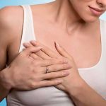 Dolores muy seguido en el pecho: ¿Qué lo puede causar?
