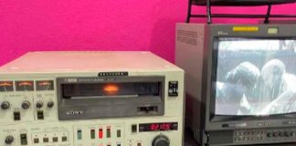 El cineasta mexicano Adrián Carrasco Zanini, hizo una donación a la Cinemateca Nacional