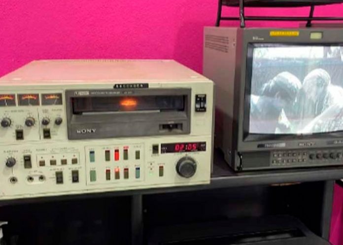 donacion1 El cineasta mexicano Adrián Carrasco Zanini, hizo una donación a la Cinemateca Nacional