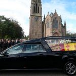 El féretro de Isabel II llega a Edimburgo desde Balmoral