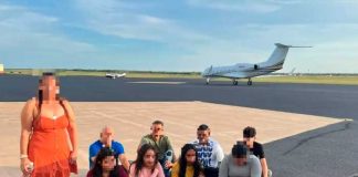 "Migra" detiene a 13 migrantes a punto de subirse jet privado de 'coyote'