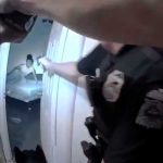 Policía de Estados Unidos mata a tiros a joven afroamericano desarmado Policía de Estados Unidos mata a tiros a joven afroamericano desarmado