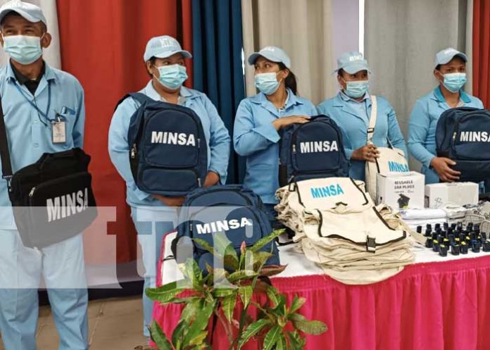 Entrega de equipos para trabajadores del MINSA