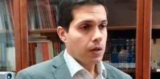 Condenan en España a cura por obligar a niños a "ponerse en bola" frente a él