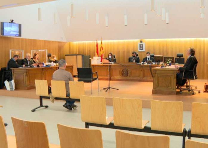 Condenan a guardia civil por abusar de 11 niños en una escuela de España