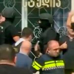 A punto de pistola hombre secuestra a 12 personas en un banco en Georgia A punto de pistola hombre secuestra a 12 personas en un banco en Georgia