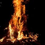 "Chamuscada" muere una viejita por su familia durante un ritual en Filipinas