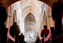 Iglesia católica de Francia indemnizará a 45 víctimas de pederastia Iglesia católica de Francia indemnizará a 45 víctimas de pederastia