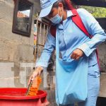 MINSA aplica BTI en viviendas del barrio Farabundo Martí, Managua Aplicación de BTI para prevención de zancudos en Managua