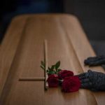 ¡Murió y revivió! Joven se celebra su cumpleaños con temática de funeral