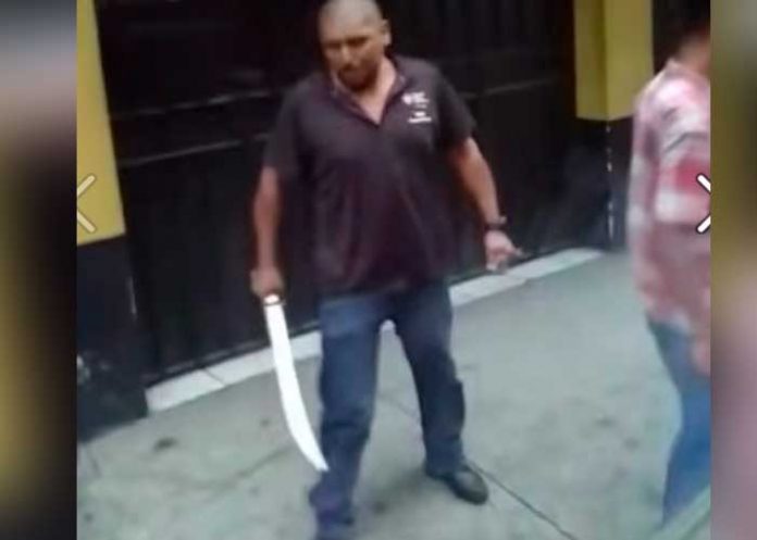 guatemala3 ¡Todo por un pasaje! Machetean a conductor de bus y a su ayudante en Guatemala