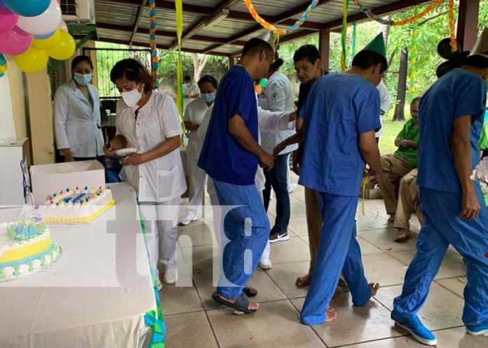 Celebración de cumpleaños en el Hospital Psicosocial