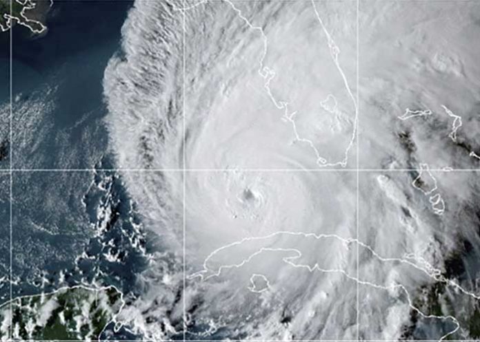 Huracán Ian toma fuerza y se convierte en categoría 4
