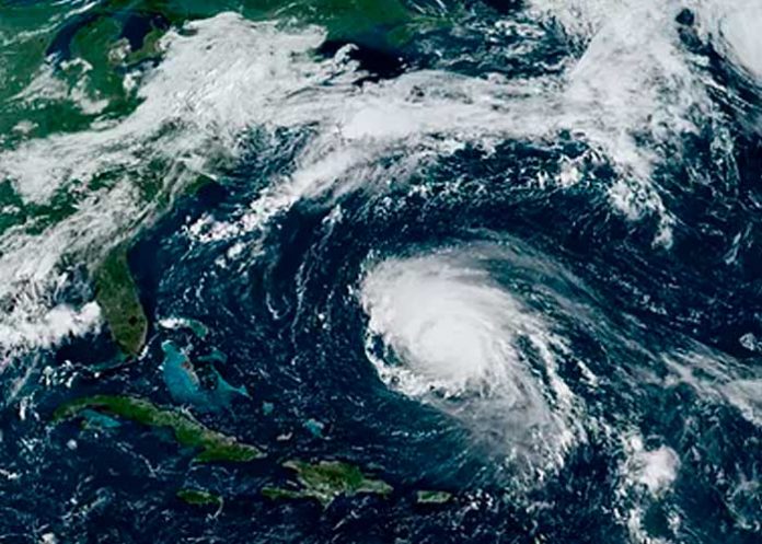 Earl se fortalece en huracán de gran tamaño de categoría 3 en el Atlántico