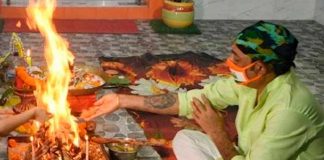 Se mutiló como sacrificio en la India y quedó esperando el "milagrito"