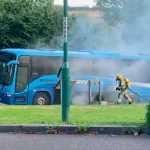 50 niños casi mueren «chicharroneados» tras incendio en Inglaterra Casi mueren "chicharroneados" niños tras incendio en bus escolar en Inglaterra