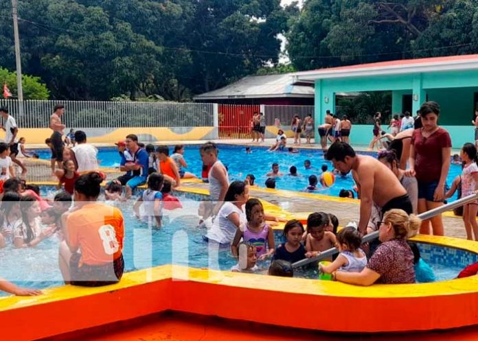 Familias disfrutan en Xiloá y Xilonem en esta semana patria