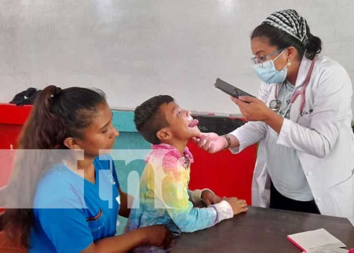 Atención de clínica móvil en Jocote Dulce, Distrito I de Managua