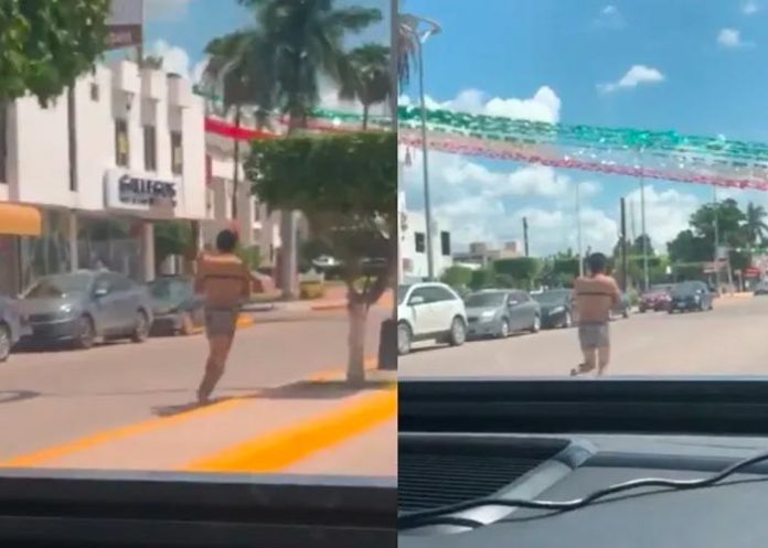 El ladrón camina semidesnudo por las calles