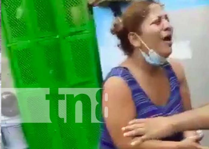 Atrapan a mujer ganchera robando en un súper de Nagarote