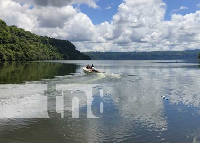Recuperación del cuerpo de una persona en la Laguna de Masaya